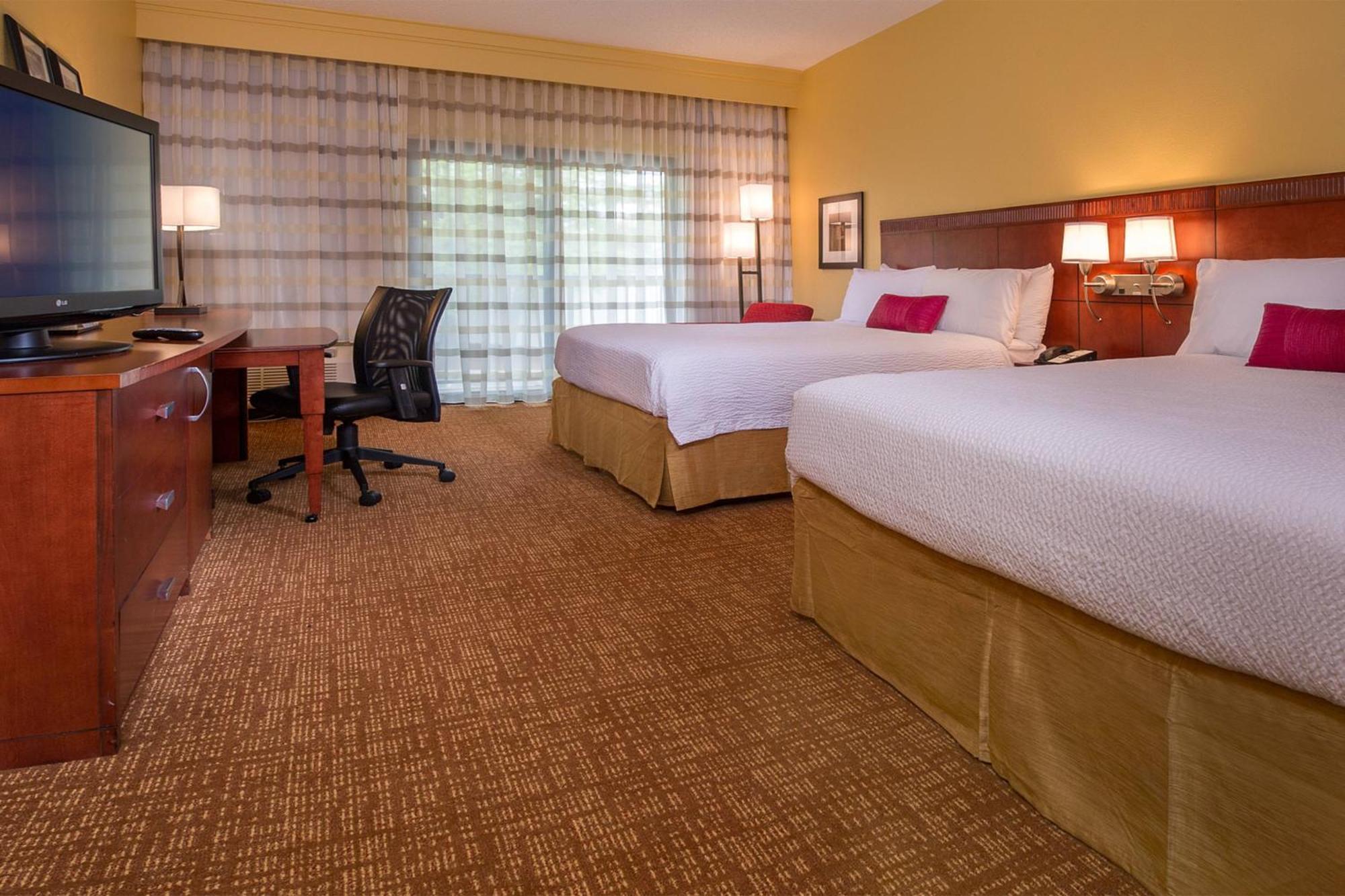 Courtyard By Marriott Richmond West Hotell Dumbarton Exteriör bild