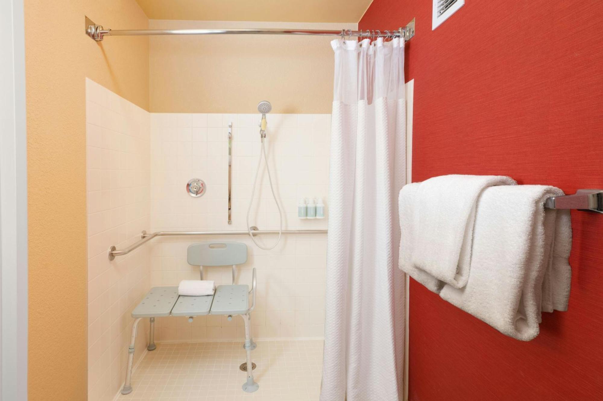 Courtyard By Marriott Richmond West Hotell Dumbarton Exteriör bild