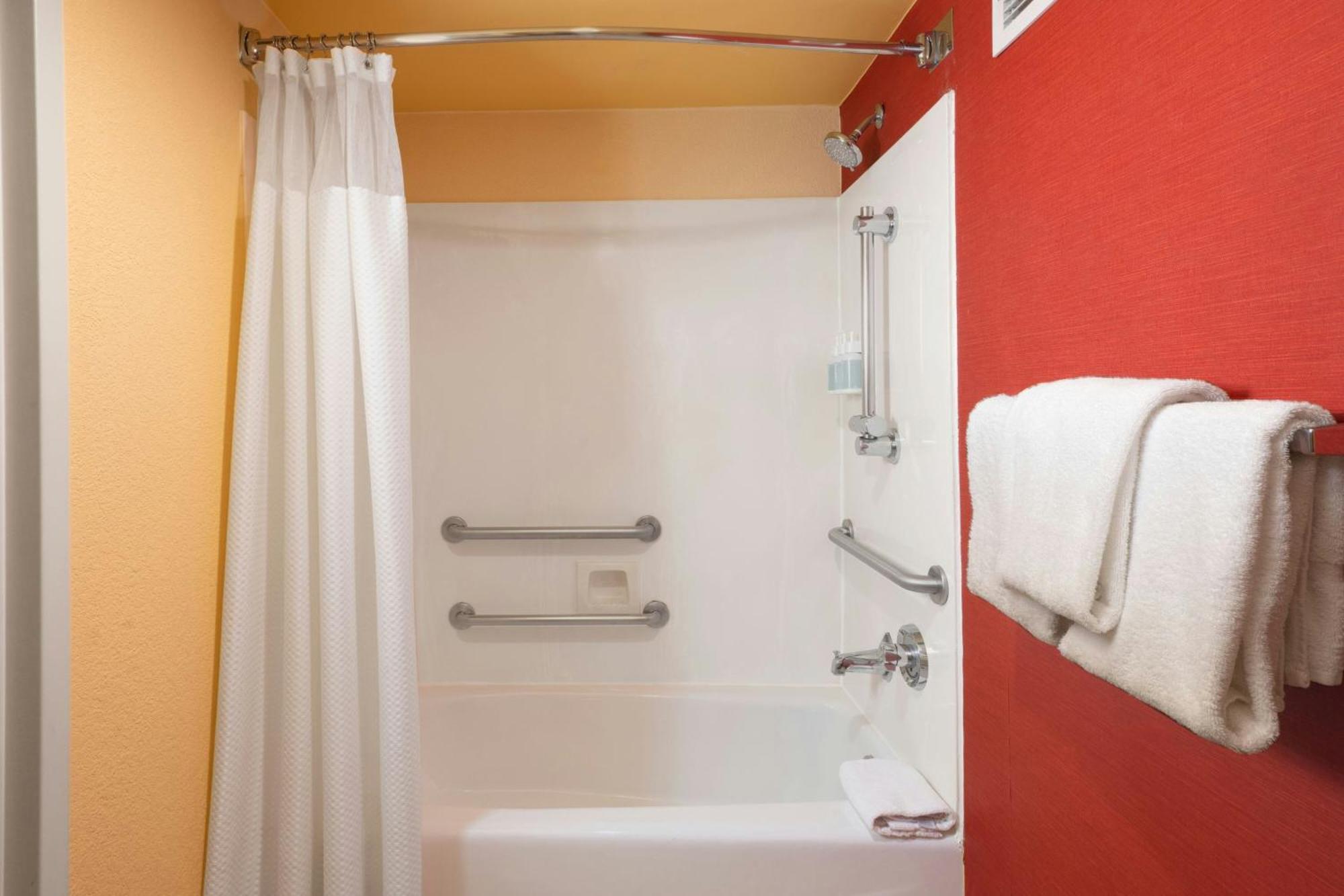Courtyard By Marriott Richmond West Hotell Dumbarton Exteriör bild