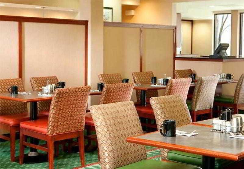 Courtyard By Marriott Richmond West Hotell Dumbarton Exteriör bild